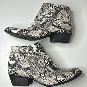 UNIONBAY trista2 Snakeskin Ankle Boots - Black and White